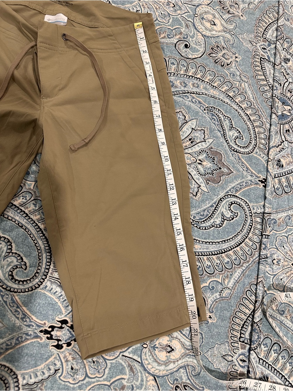 Columbia brand Khaki Drawstring Active Shorts - Picture 3 of 6